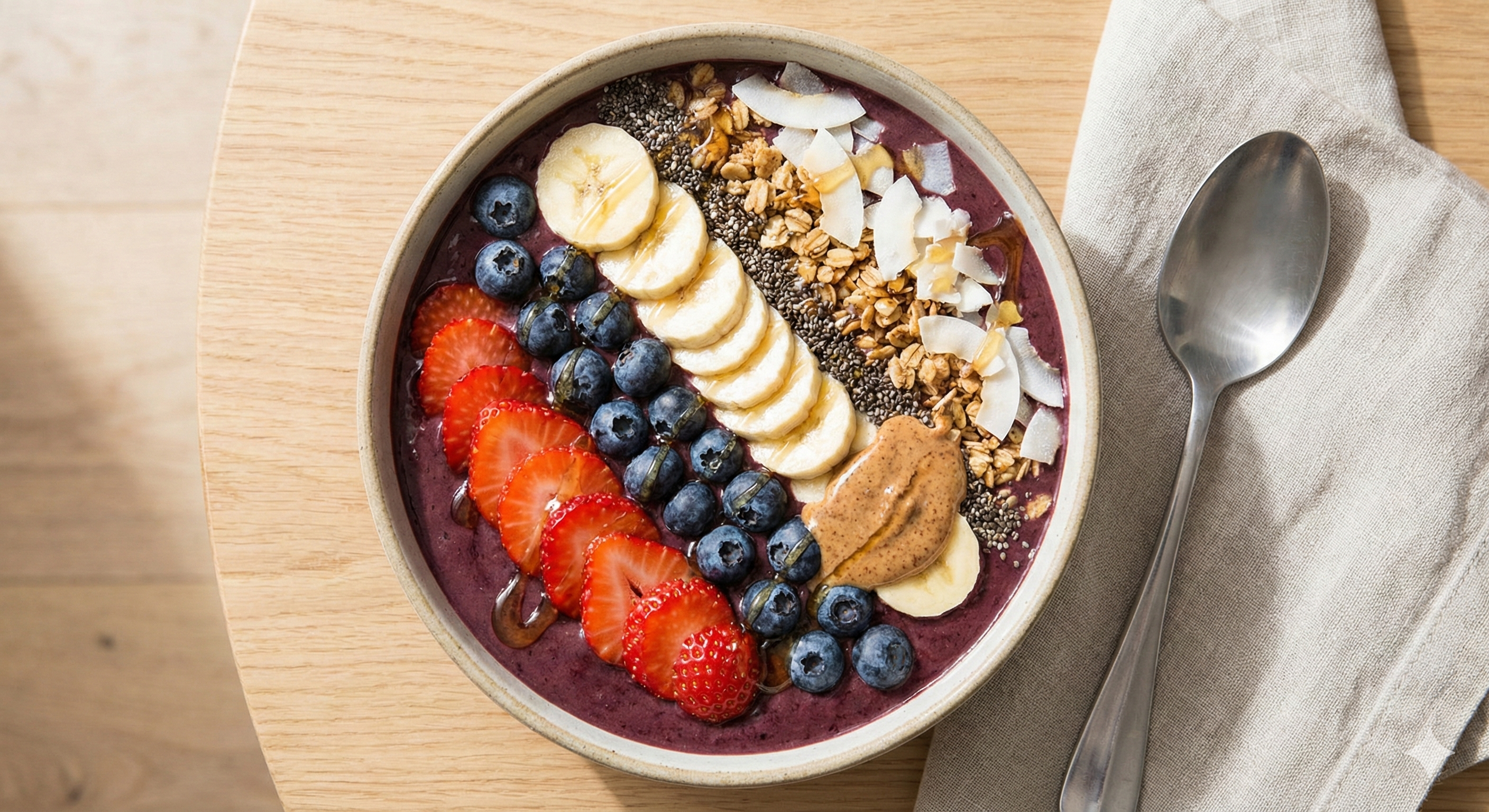 Acai bowl with sliced bananas and berries